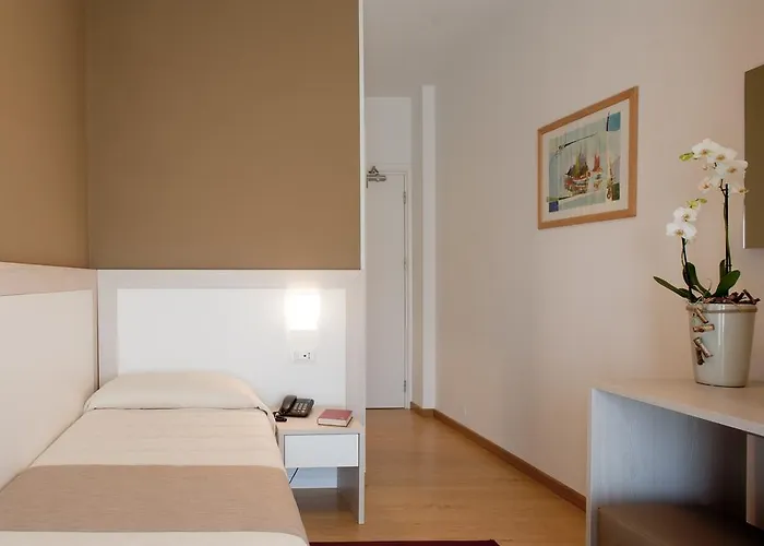 Canarie Szálloda 3*